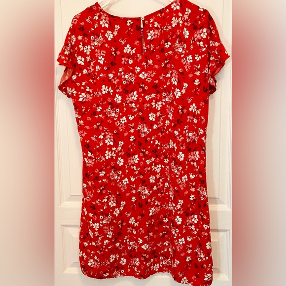 BeachLunchLounge Salma Mini Dress w Flutter Sleeves in Red Peonies - Picture 7 of 8